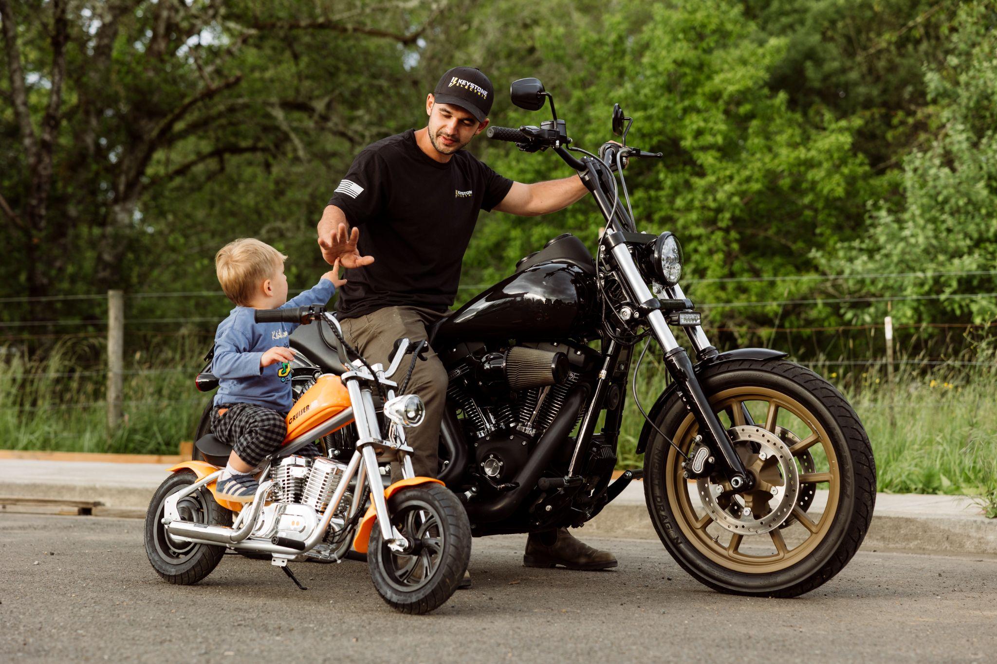family ride days, kids family bike safety, parent children cycling tips, family bike events, kids cycling safety gear, family friendly bike trails, safe biking for families, children's bike riding tips, local family ride events, family bicycle safety